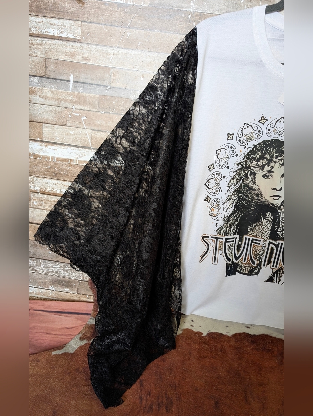 New Handcrafted Stevie Nicks Graphic W Black Lace Boho Bat Winged Sleeves - Picture 2 of 9